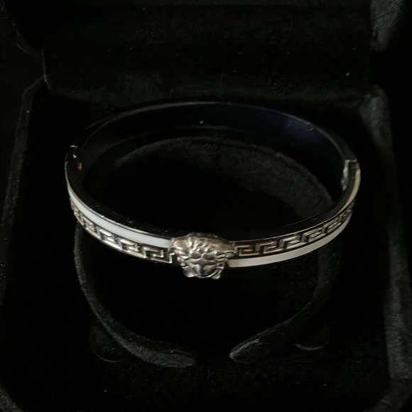 Medusa Greek Key Women’s Bracelet - Picture 2 of 6